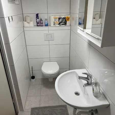 With Kitchen, Double Bed, Tv, S-bahn 5 Min *