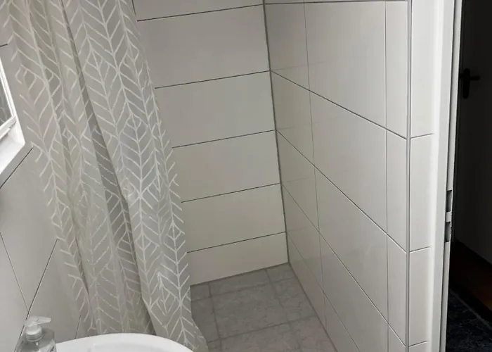 With Kitchen, Double Bed, Tv, S-bahn 5 Min * Dietzenbach